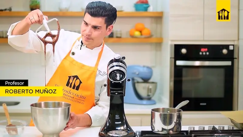 Roberto Muñoz, chef pastelero profesional